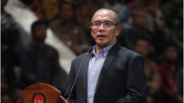 Ketua KPU Hasyim Asy'ari Guyon Celana Dalam Korban Asusilanya Ketinggalan