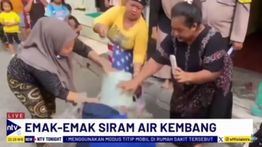 Terlibat Gengster dan Tawuran, Emak-emak di Surabaya Siram Anaknya Pakai Air Kembang 7 Rupa