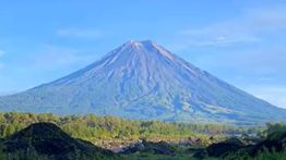 Menhut Raja Juli Antoni Resmi Buka Kembali Jalur Pendakian Semeru hingga Ranu Kumbolo