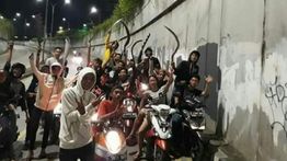 Geng Motor Bersenjata Tajam Serang Pasar Cibadak, Pedagang Kompak Melawan!