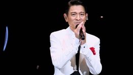 Insiden Menyedihkan Andy Lau Jatuh di Atas Panggung