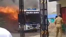 Mobil SIM Keliling Maros Tiba-tiba Terbakar saat Layani Warga