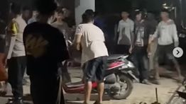 Video Pasangan Mesum Digerebek Jam 2 Pagi, Dikepung Massa