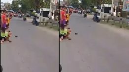 Nonton Telolet, Nahas Bocil Dihantam Motor Hingga Terpental