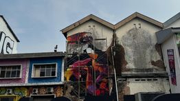 Seniman Mancanegara Hiasi Tembok-tembok PFN Heritage dengan Karya Grafiti