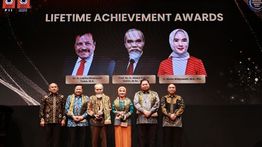 Berkontribusi Majukan Industri Dalam Negeri, Nicke Widyawati Dianugerahi Lifetime Achievement Awards