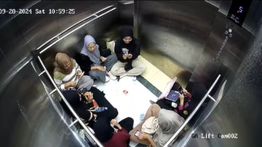 Terjebak Lift Mati, 7 Mahasiswi Malah Asyik Main UNO Bikin Ngakak!