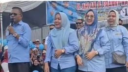 Viral Calon Walikota Prabumulih Pamer 4 Istri Saat Kampanye