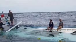 Detik-detik Menegangkan Perahu Berpenumpang 32 Orang Alami Kebocoran Nyaris Tenggelam