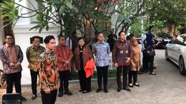 Bertemu Gibran, Bambang Pacul Bisikan Sesuatu