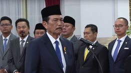 Ini Kata Luhut soal Larangan Penjualan iPhone 16