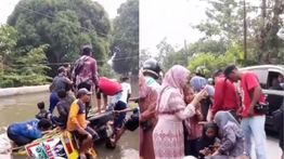 Odong-Odong Berisi Rombongan Emak-Emak Tercebur ke Sungai di Karawang