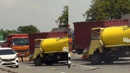 Truk Tangki Kecelakaan Sampai Ringsek di Tol Pelabuhan Arah Pluit Bikin Macet