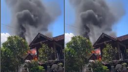 VIDEO: Kebakaran Mengerikan Rumah di Jalan Ahmad Yani Denpasar, Terdengar Ledakan