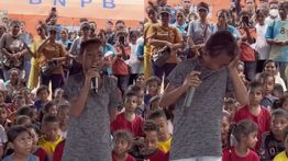 Air Mata Bocah Pengungsi Gunung Lewotobi Tumpah Saat Nyanyikan Lagu Rindu Rumah