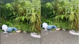 Wanita Tewas Mengenaskan di Pinggir Jalan, Dibunuh Istri dari Kekasih Gelapnya