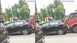 VIDEO: Mobil Dihantam Depan Belakang oleh Truk, Sampai Ringsek Parah di Narogong