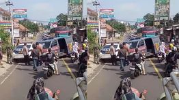 VIDEO Mengerikan Tabrakan Mobil Polisi versus Mobil Polisi Jadi Tontonan Warga