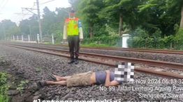 Calon Penumpang Dihantam KRL di UI, Sampai Terkapar di Pinggir Rel