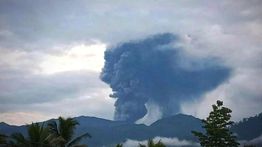 Gunung Dukono di Halmahera Utara Meletus Lagi, Hembuskan Awan Panas Setinggi 1.300 Meter