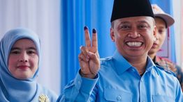 Potret Supian Suri Semringah Nyoblos, Suaranya Unggul Saat Ini di Pilkada Depok