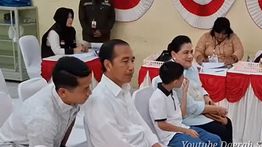 Jokowi dan Iriana Nyoblos di TPS 12 Solo Ditemani Jan Ethes