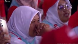 Tangis Guru, Prabowo, dan Menteri Saat Hymne Guru Dilantunkan