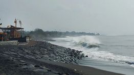 BMKG: Waspada Gelombang Laut 2,5 Meter di Laut Bali