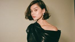 Hailee Steinfeld dan Josh Allen Resmi Tunangan