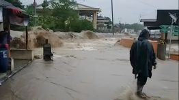 Ngerinya Dermaga Pelabuhan Ratu Sukabumi Jebol, Air Meluber hingga Rendam Rumah Warga