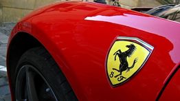 Ferrari Pastikan Produksi Mobil Tetap di Italia