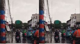 Banjir Bikin Macet Parah Jalan Joglo Raya