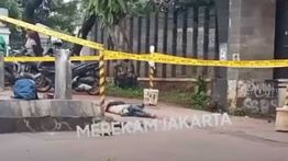 Viral Penemuan Mayat Tergeletak di Trotoar TPU Menteng Pulo Jaksel