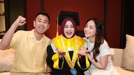 Raffi Ahmad dan Nagita Slavina Rayakan Kelulusan Mbak Lala di Bali