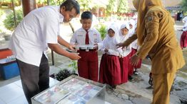 Murid-murid SD di Boyolali Antusias Antre Makan Bergizi Gratis