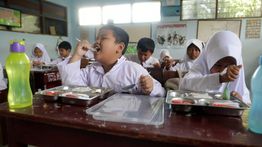 Momen Siswa SD di Boyolali Nikmati Makan Bergizi Gratis