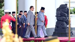 Momen Prabowo Sambut PM Jepang dengan Kehormatan dan 21 Dentuman Meriam