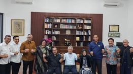 Momen Mendikti Satryo Brodjonegoro Gandengan dengan Neni dan Suwito, Berakhir Damai