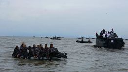 3 Ranpur Amfibi LVT TNI AL Dikerahkan untuk Bongkar Pagar Laut di Banten