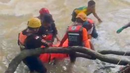 Tim SAR Berhasil Evakuasi Tiga Jasad Mahasiswa Unhas yang Tenggelam di Sungai Maros