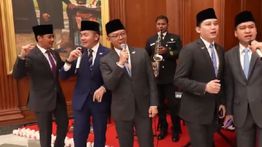 Aksi Delegasi Indonesia Nyanyikan Kuch Kuch Hota Hai Dapat Sambutan Hangat dari Kajol