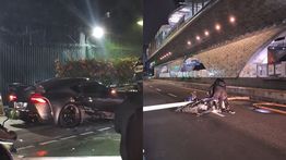 Mobil Sport Toyota Supra Tabrak Tiang Lampu di Bundaran HI, 2 Orang Luka-luka