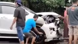 Adu Banteng Innova Zenix dan Honda HR-V: Satu Baik-baik Saja, Satunya Rusak Parah