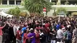 Demo BEM Tangerang Ricuh, Mahasiswa Pingsan di Tengah Aksi