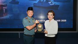 Alasan Panglima Komando Armada RI Berikan Penghargaan untuk Livienne Russellia