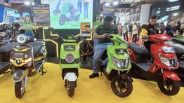 Dear Ojol dan Kurir! Motor Listrik Ini Bisa Jadi Milik dengan Cicilan Hanya Rp55 Ribu per Hari