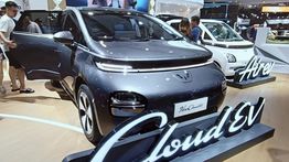 Komunitas Wuling Sambut Antusias New Air EV dan New Cloud EV di IIMS 2025