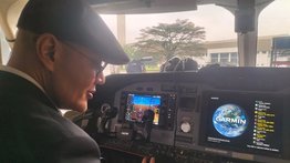 Deddy Corbuzier Cek Pesawat CN-235 dan Masuk ke Kokpit  N-2919