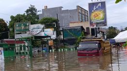 Banjir Parah Landa Tangerang Selatan, Akses Jalan Pondok Aren Terputus