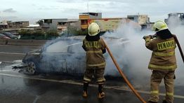 Mobil Terbakar di Tol Penjaringan, Diduga Akibat Korsleting Listrik